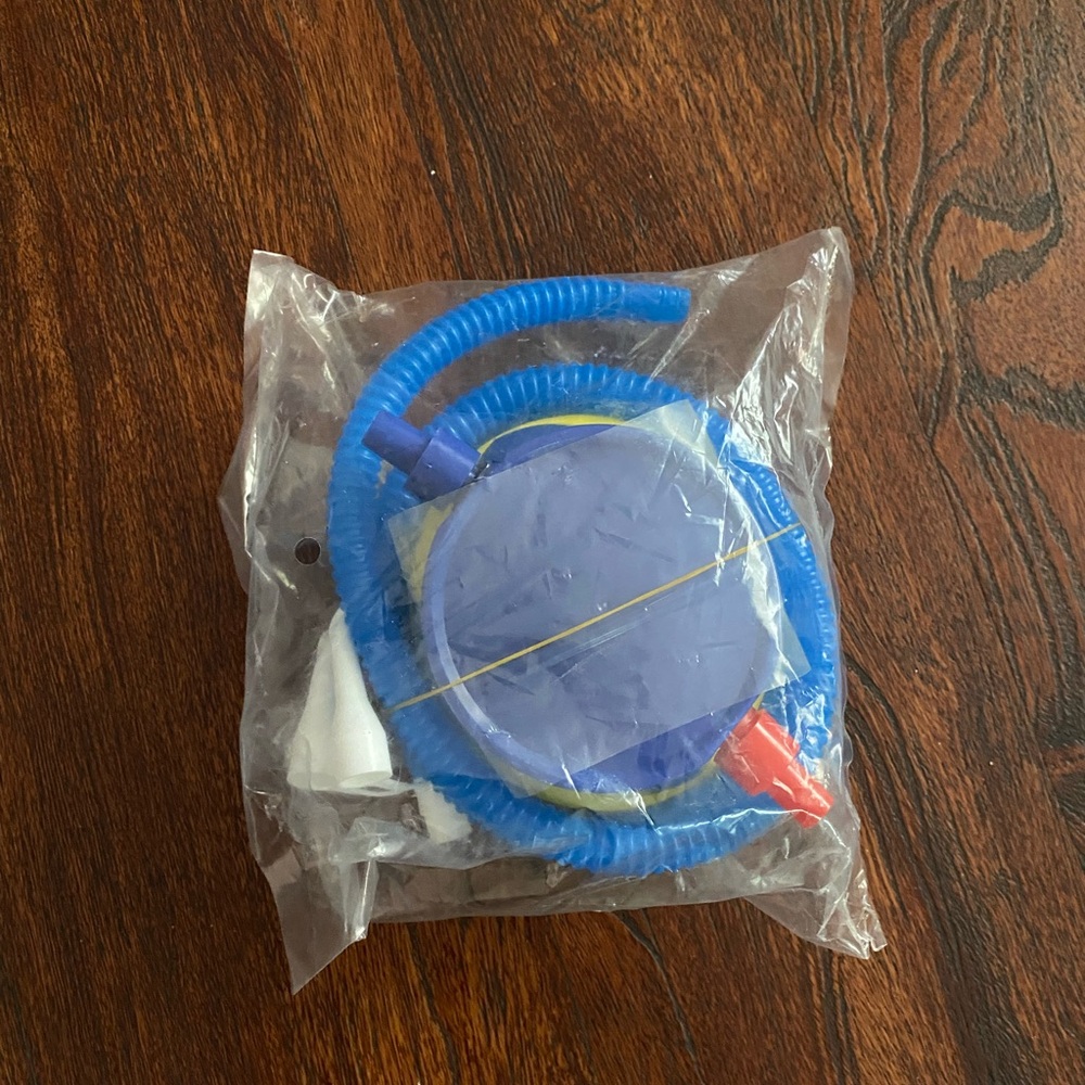 Exercise ball pump - Picture 3 of 3